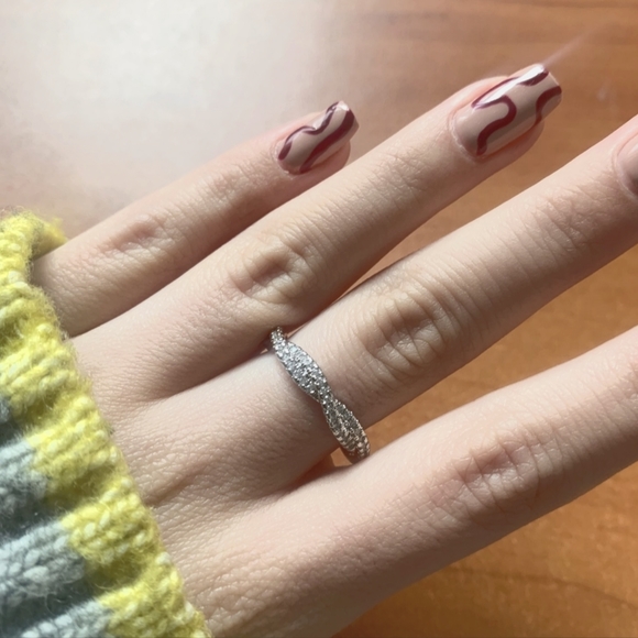 Stunning Twisted Diamond Rind - Picture 3 of 3